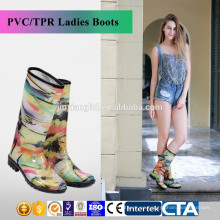 Zapatos de lluvia baratos del pvc de los cargadores de lluvia de las mujeres coloridas de la manera